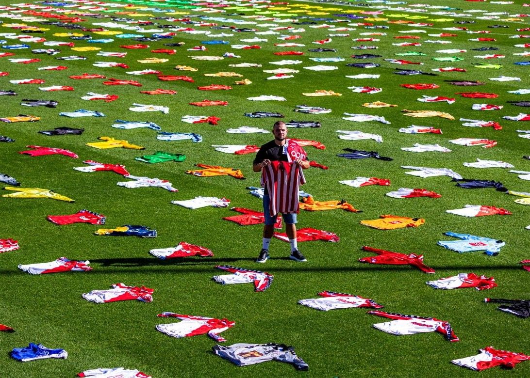 1146件！一摩納哥球迷創新了收藏單一球隊制服的世界紀錄