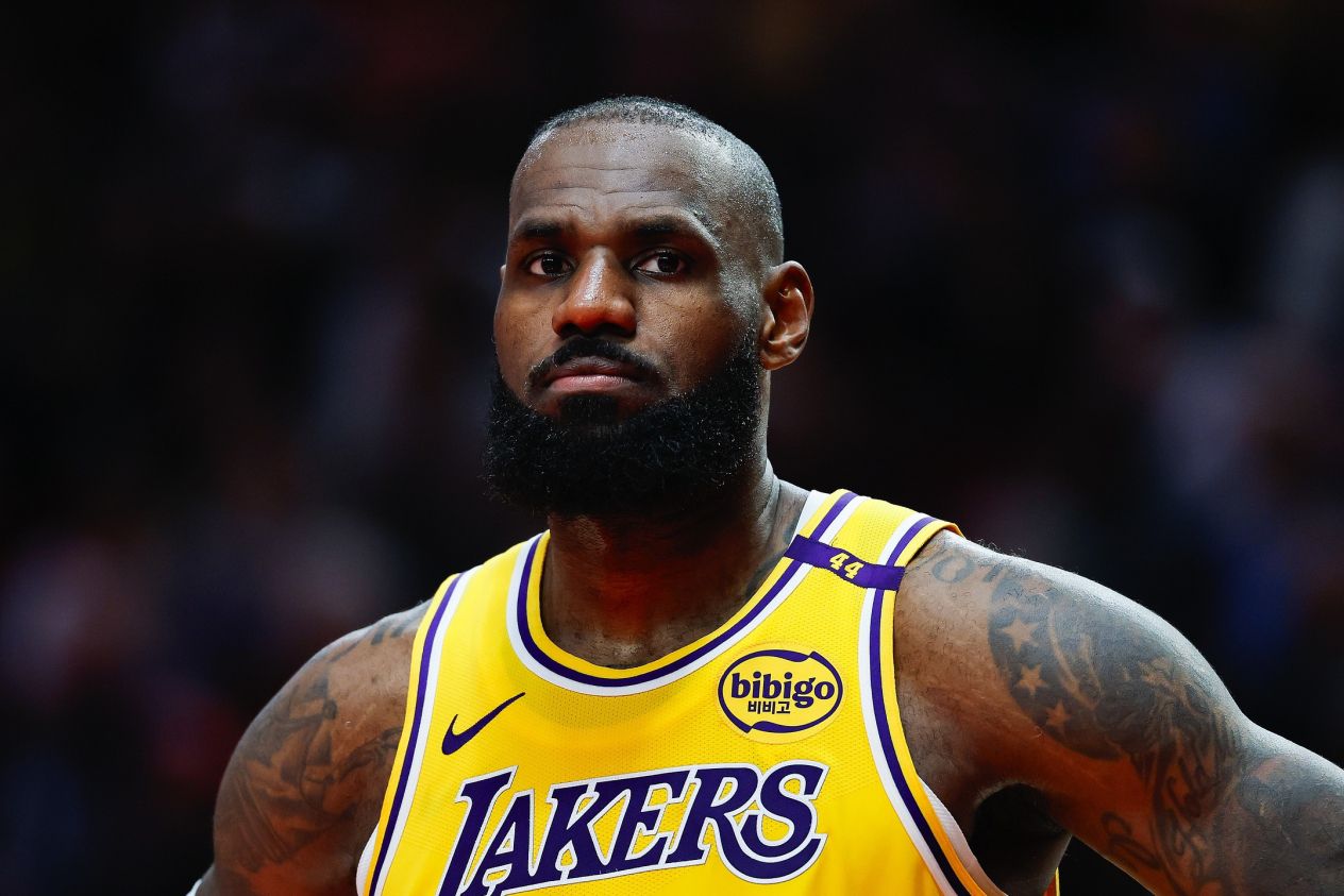 韋德：無詹陣容讓湖人看到了未來，但現在就說不需要他太草率